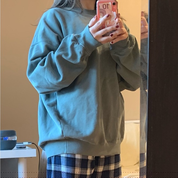 Brandy Melville Sage Green Erica Sweatshirt - Picture 4 of 5